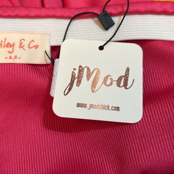 Pink Hailey and co size 2X long with one side slit - Picture 4 of 5